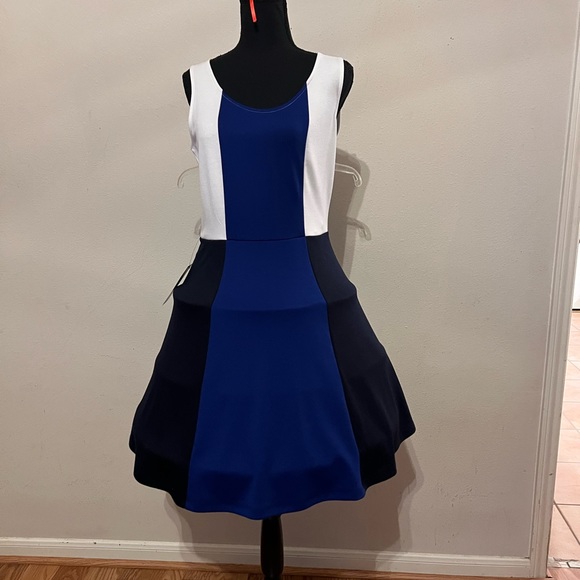 Dress - Picture 1 of 4